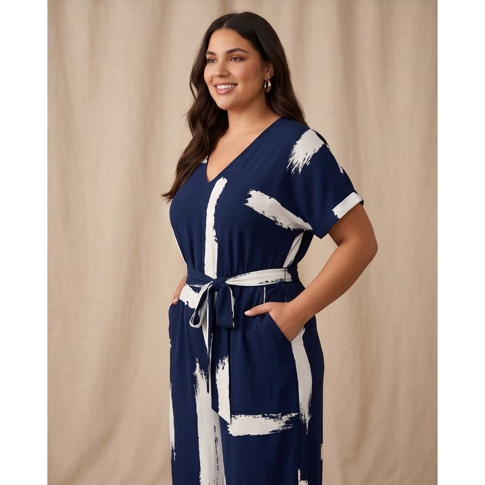 BloomChic Navy and White Abstract Print V-Neck Jumpsuit Size US 18- - Picture 2 of 7